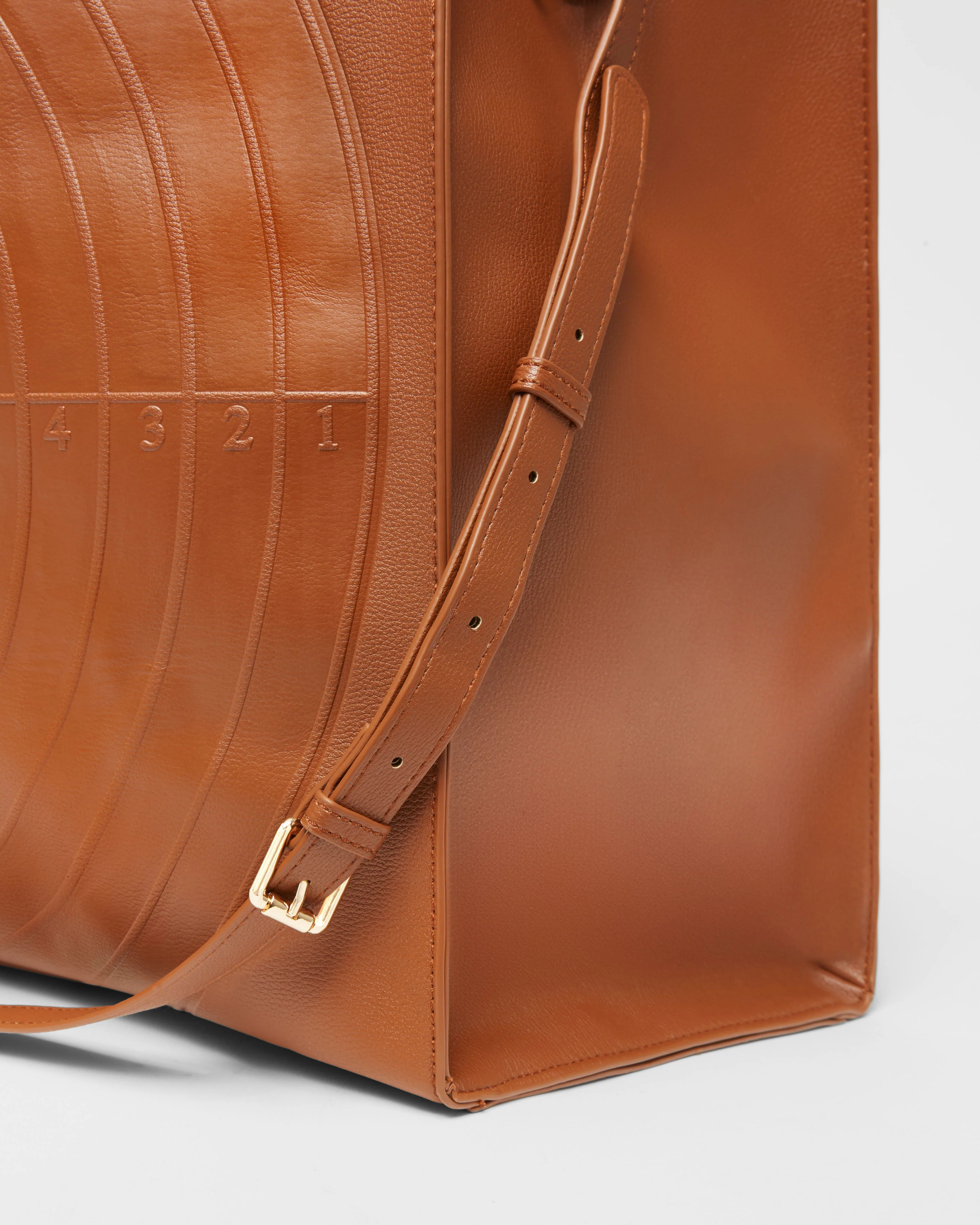 Bullseye Weekender Bag Brown - Image 3
